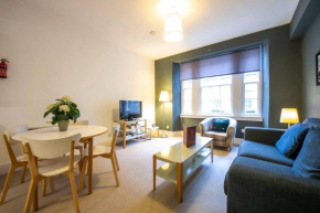 ALTIDO Perfect Location! Charming Rose St Apt for Couples
